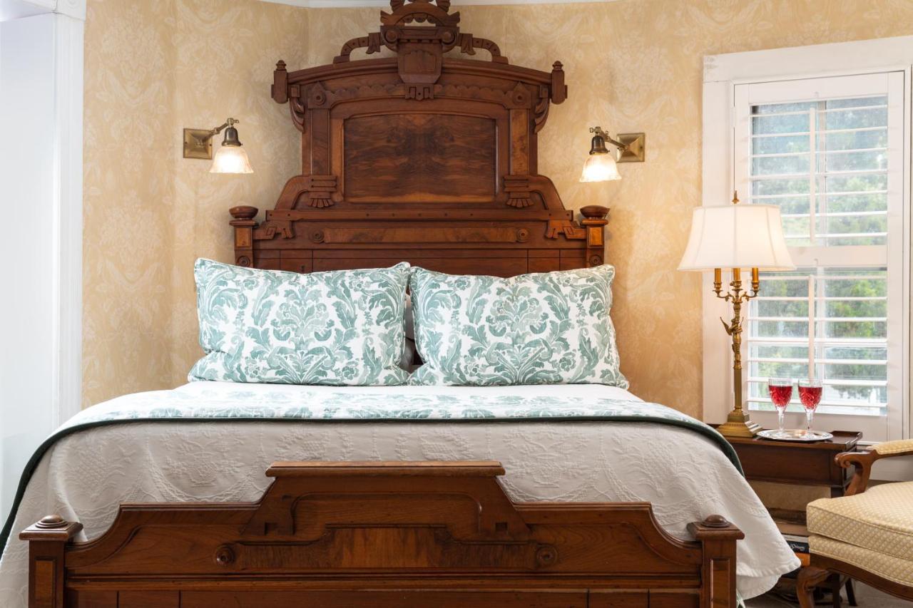 White Doe Inn Bed & Breakfast Manteo Bagian luar foto