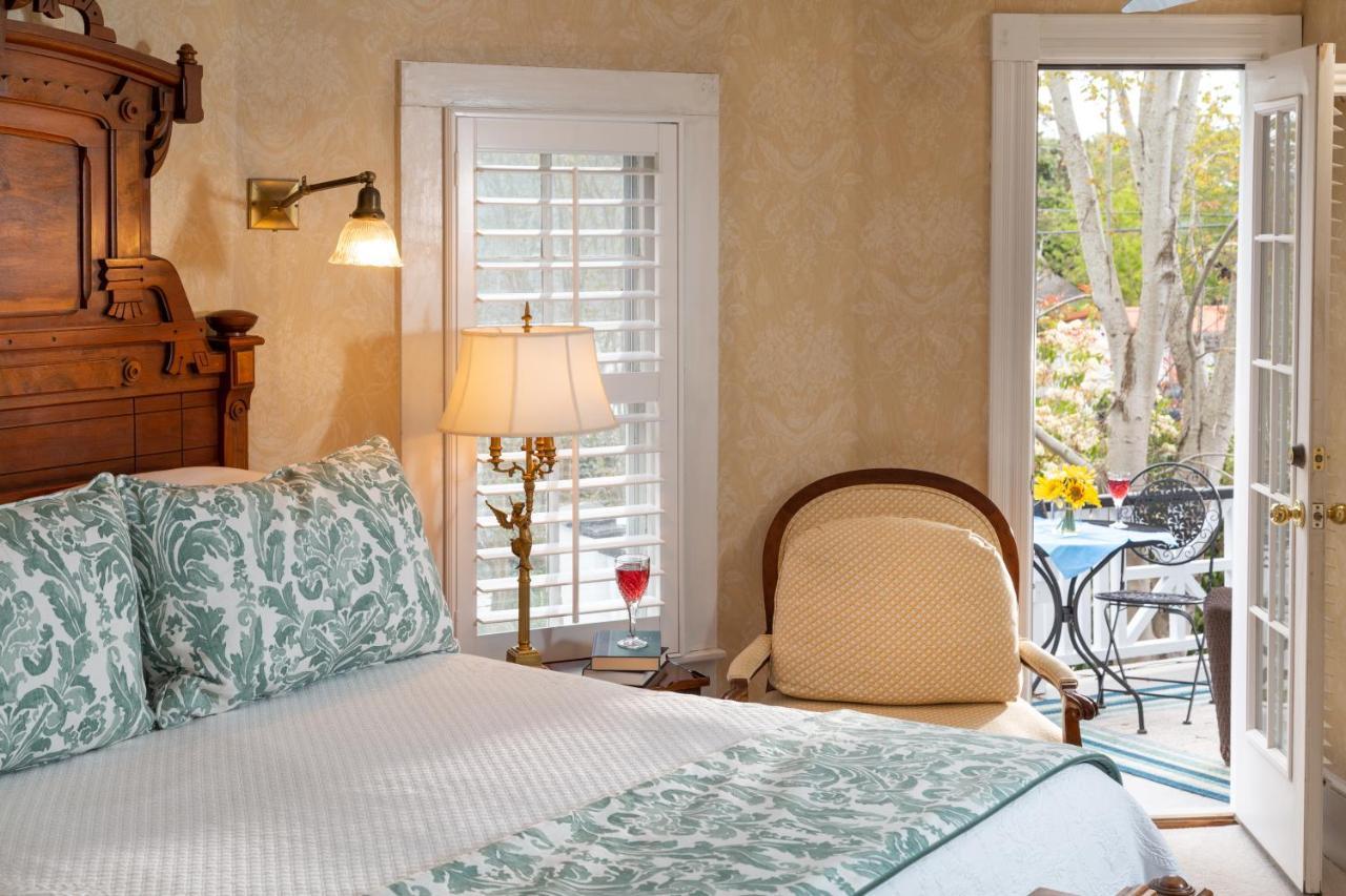 White Doe Inn Bed & Breakfast Manteo Bagian luar foto