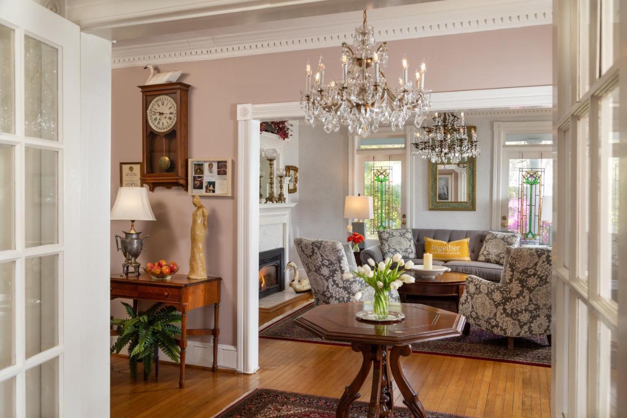 White Doe Inn Bed & Breakfast Manteo Bagian luar foto