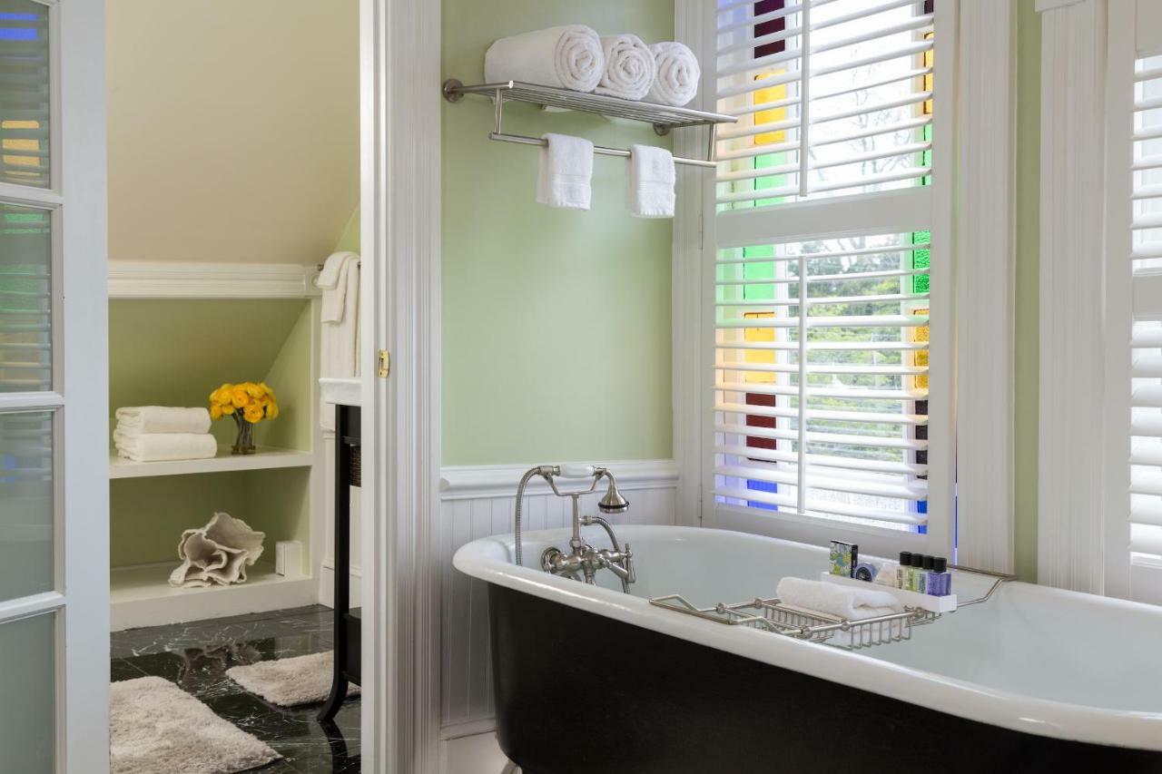 White Doe Inn Bed & Breakfast Manteo Bagian luar foto